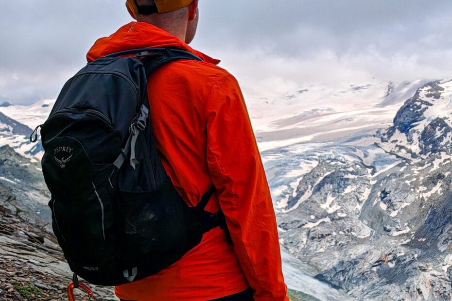 Hiker facing a glacier whilst carrying the Osprey Hikelite 18 Backpack
