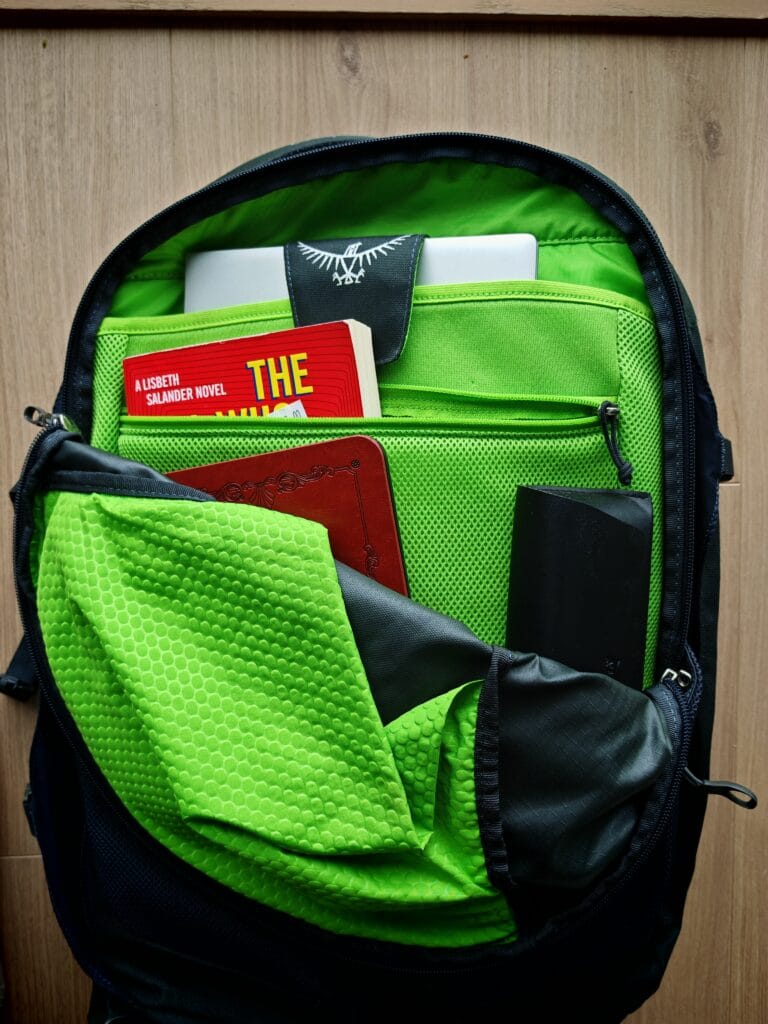 Osprey Farpoint 40 Front Compartment