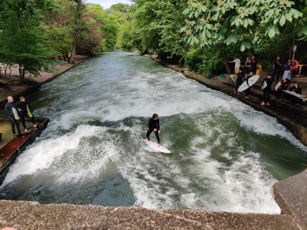 Munich Attractions- Englischer Garten Surfing