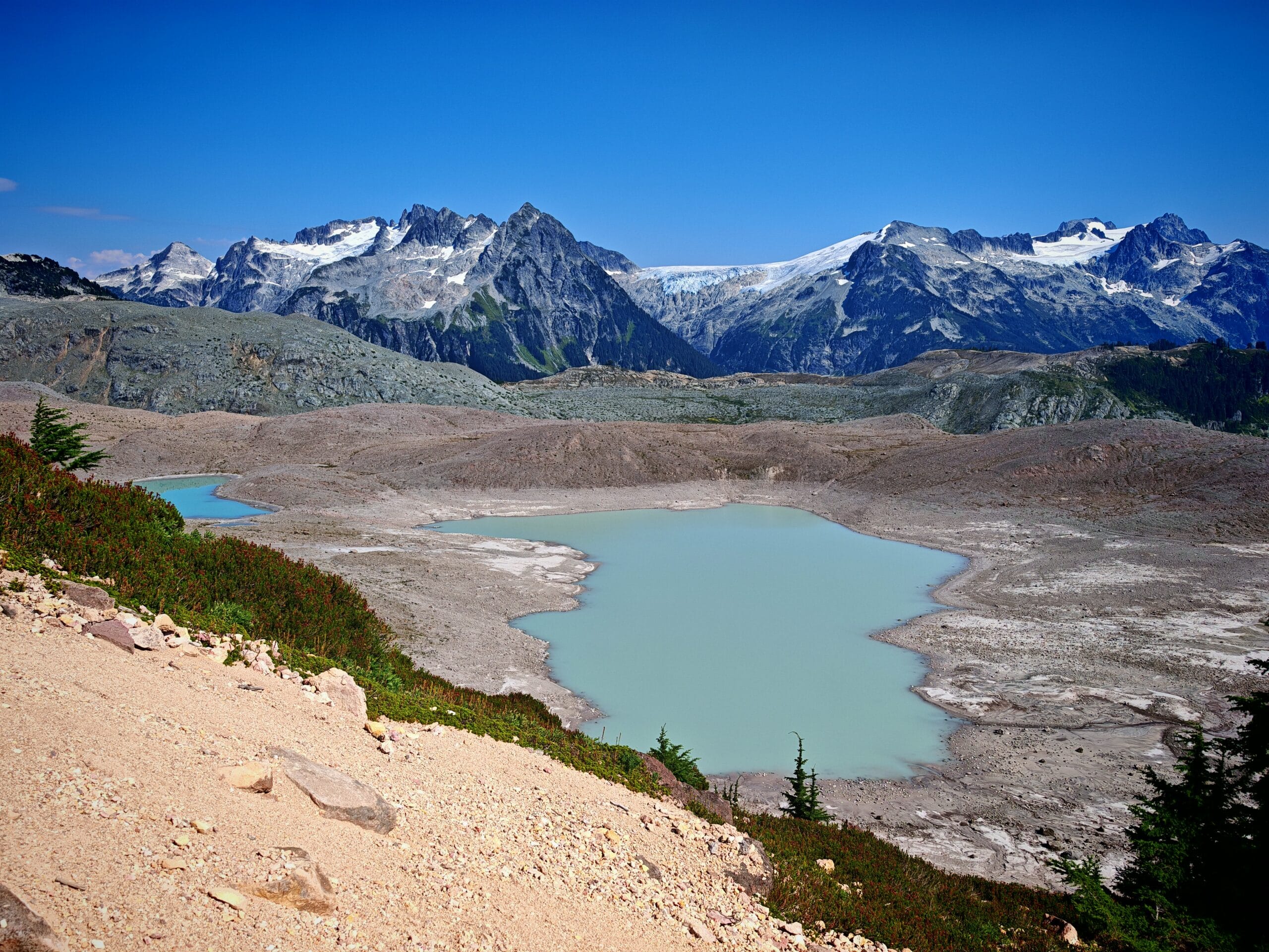 Glacier lakes and moraines below the trail up to opal Cone with the trail towards Ramparts Pond