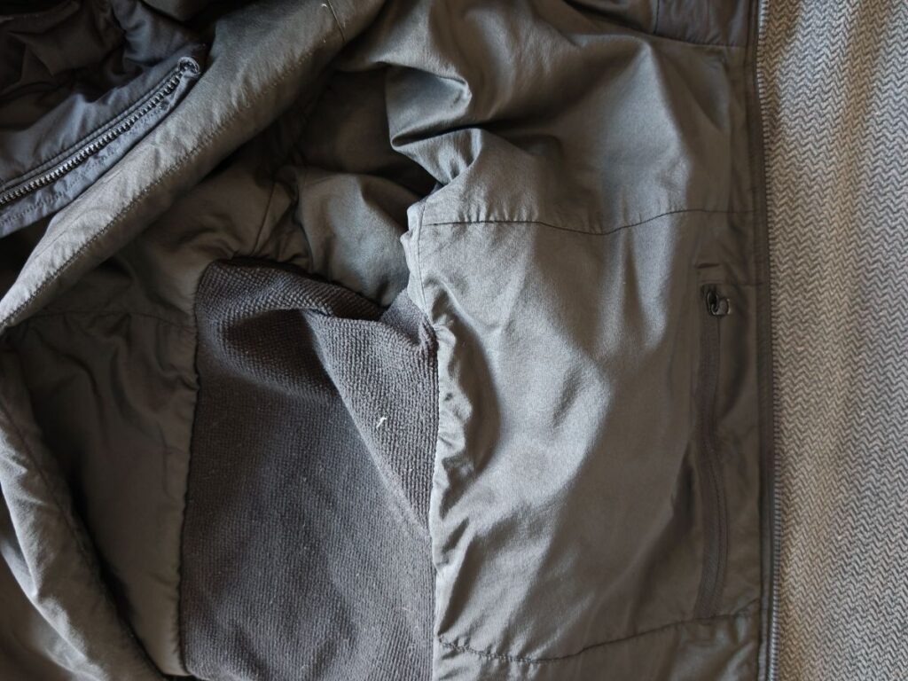 The internal pocket and side fleece lining of the Arc'teryx Atom Hoody Jacket
