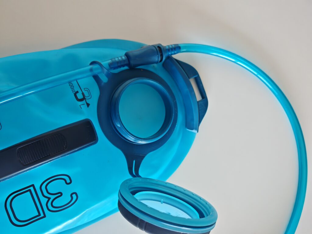 EasyGrip Fill Port on Gregory 3D Hydro 3L Reservoir showing hose and spine handle